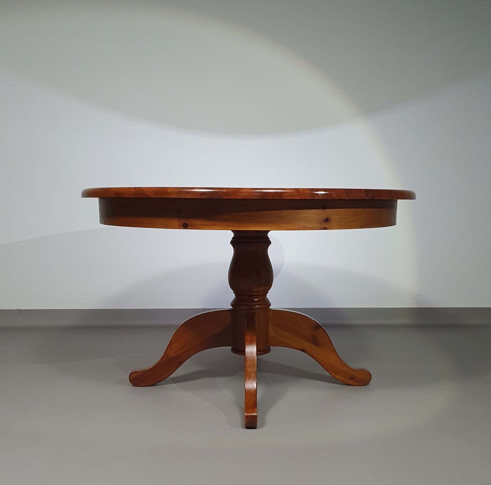 Furniture 70s Pine Wood Dining Table / Wood Column Leg Table In 4 Leg Design With Round Top Width 125 Cm Height 75 Cm photo