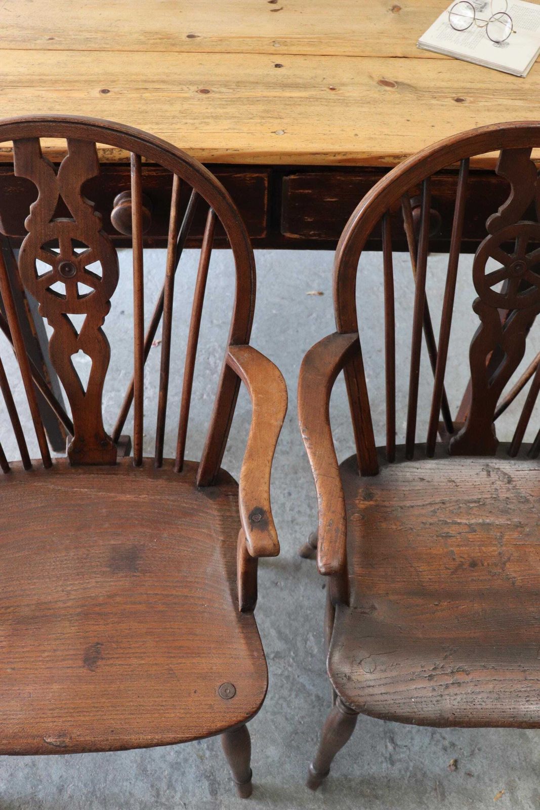Charming Pair Of Engish Elm And Oak Wheel Back Farmhouse Carver Chairs photo Furniture