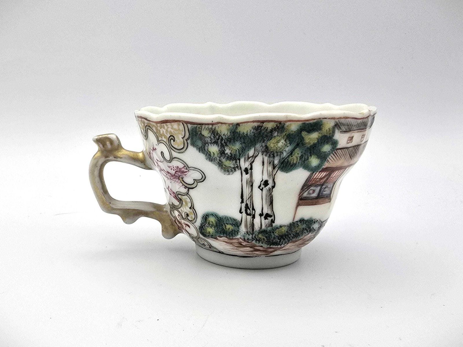 Antique 19th Century Chinese Famille Rose Porcelain Teacup With Painted Figures, Scalloped Edge And Gold Handle photo 120.0