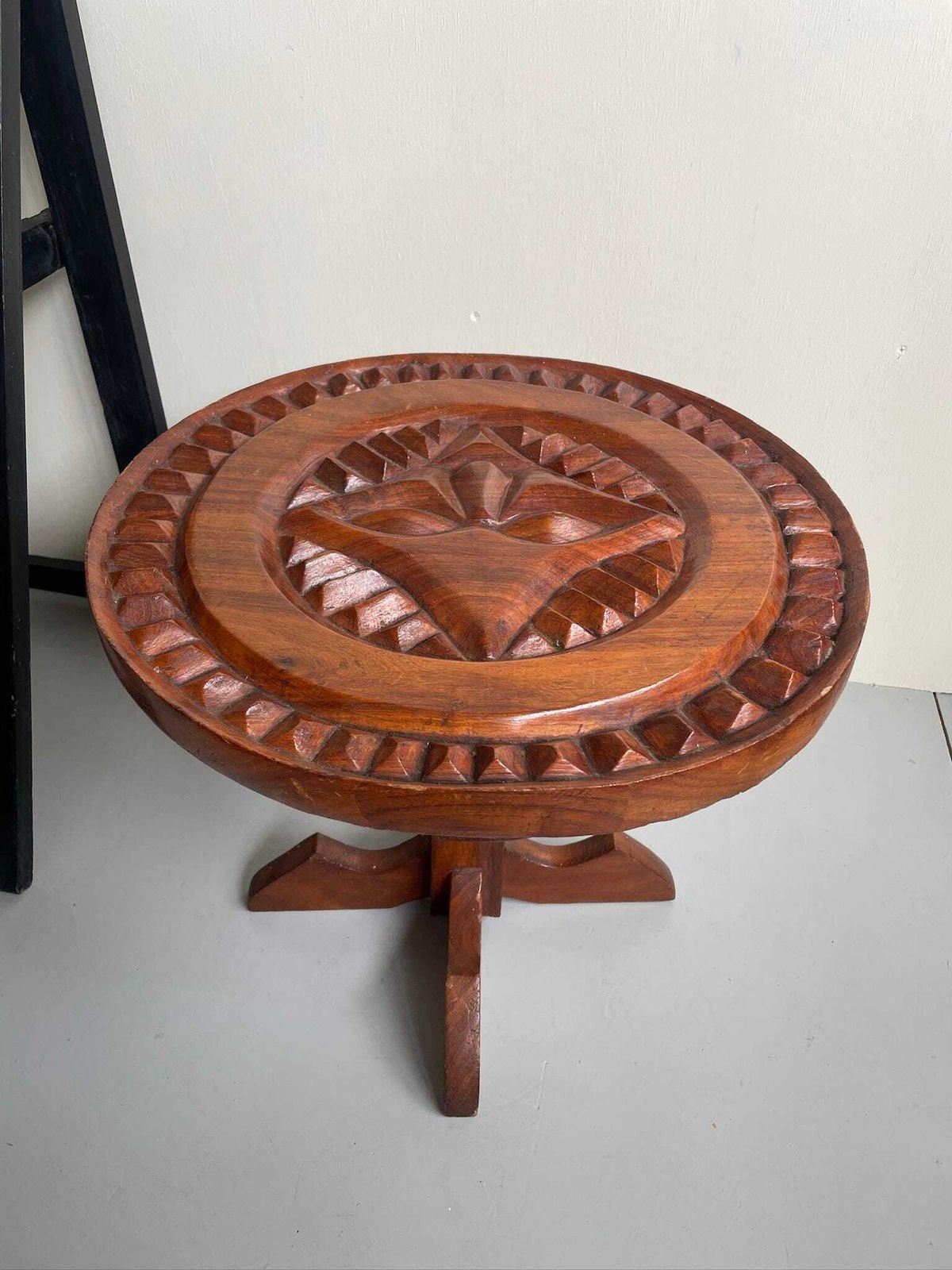 Small Round Wooden Rustic Outsider Side Or Coffee Table With Carved Top Resembling A Face photo buy