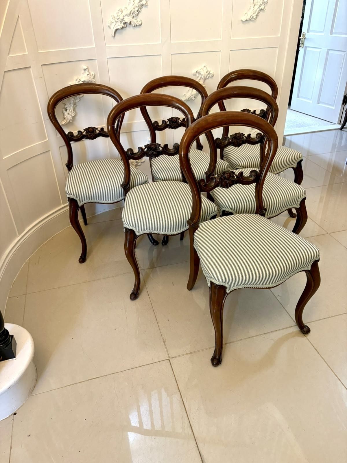 Set Of 6 Antique 19th Century Quality Carved Mahogany Balloon Back Dining Chairs