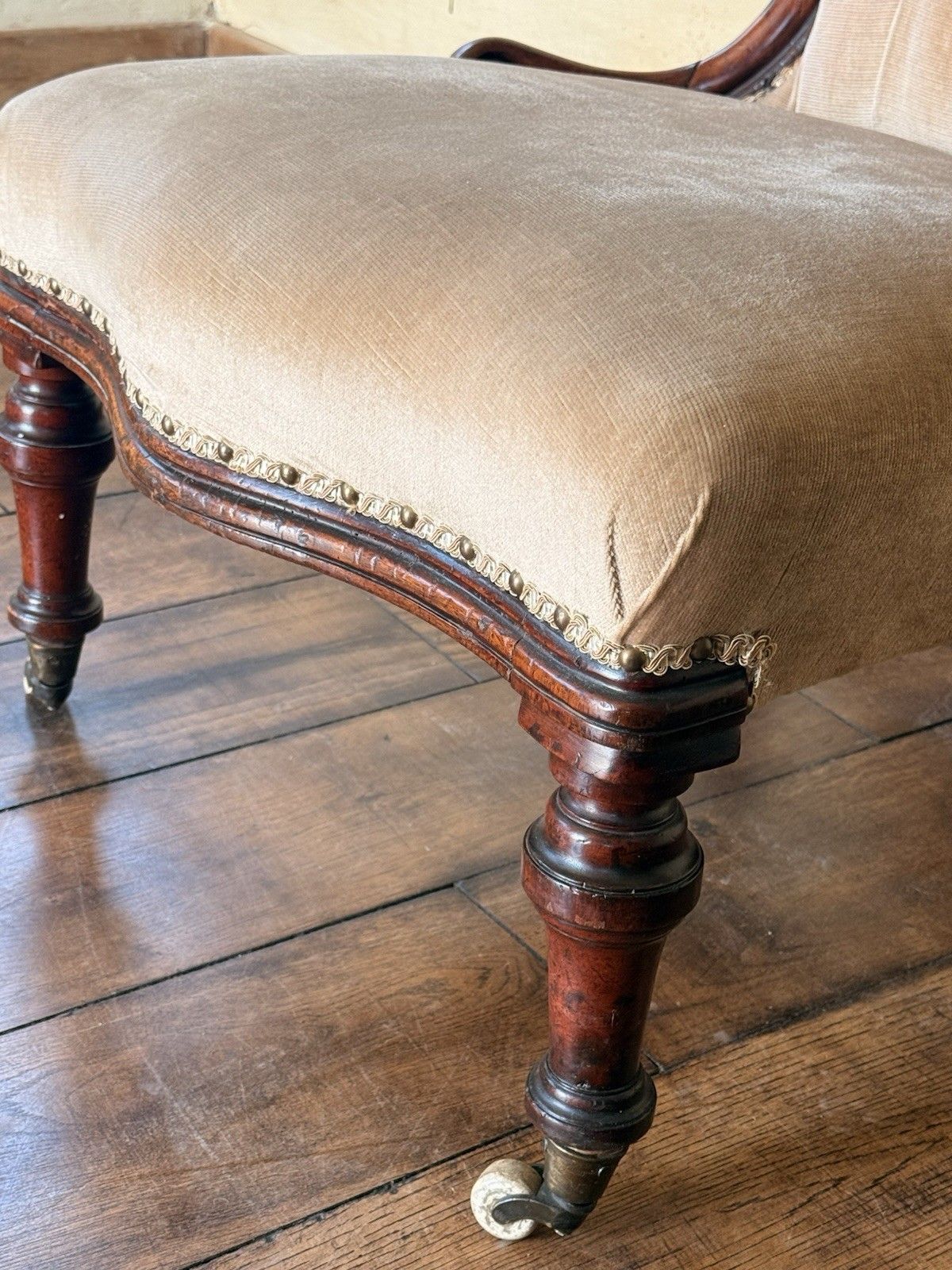 photo furniture Antique Mahogany Bedroom Spoon Back  Mocha Nursing Reading Libary Lady's Chair