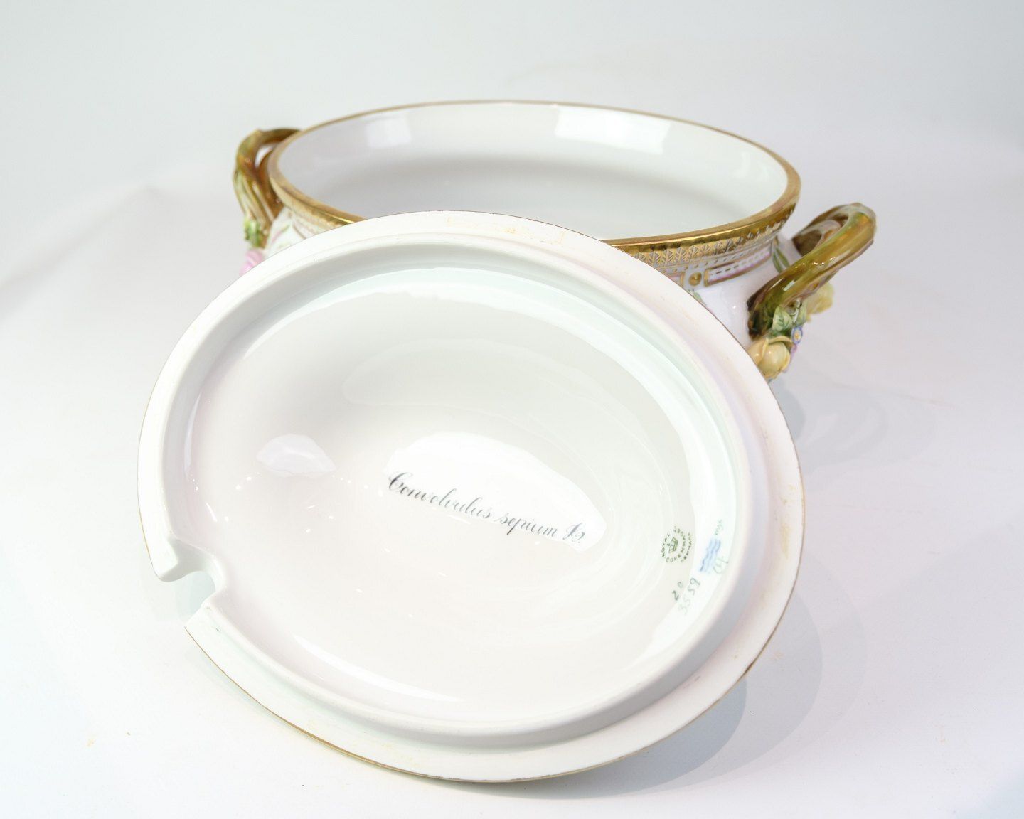 Tureen With Lid Handle   Dek.No. 20/3559   Porcelain   Royal Flora Danica   Royal Copenhagen photo buy