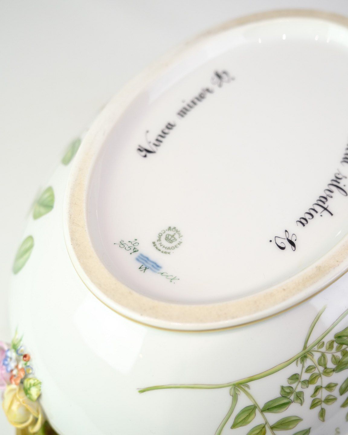 photo for sale Tureen With Lid Handle   Dek.No. 20/3559   Porcelain   Royal Flora Danica   Royal Copenhagen