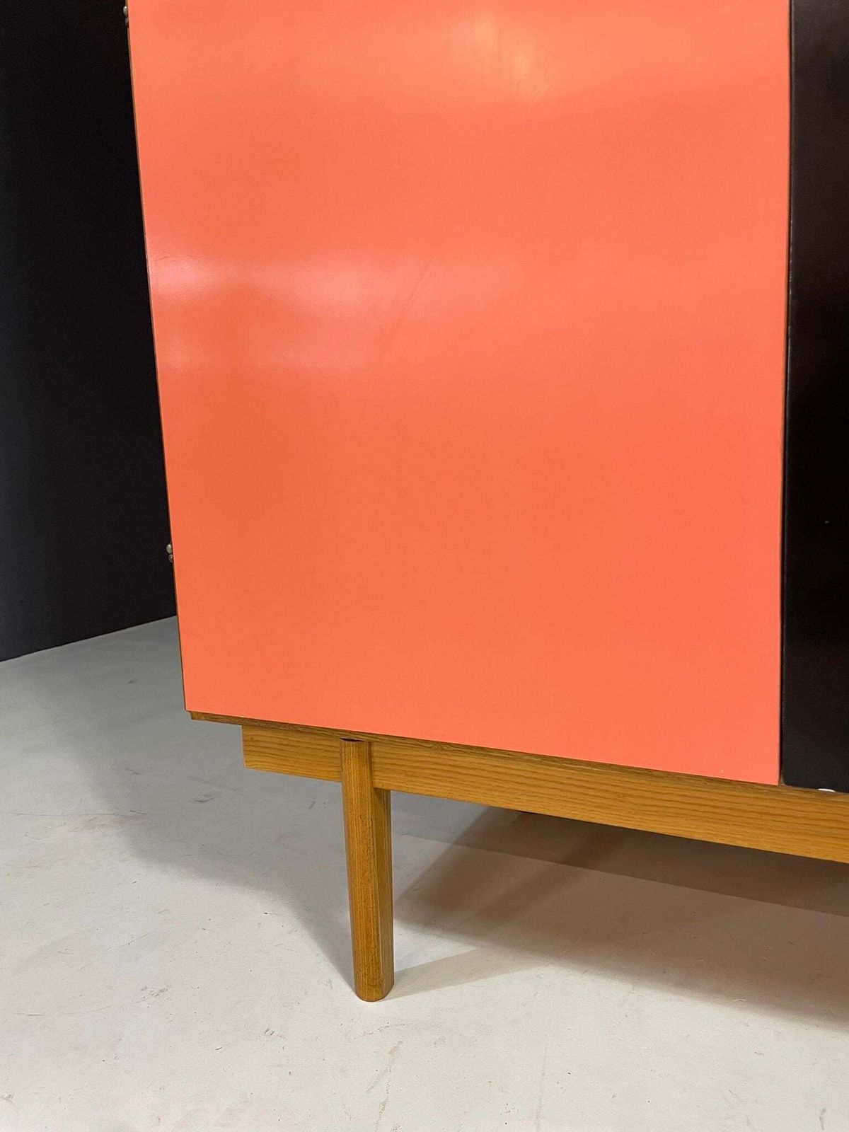 photo furniture Mid Century Dressoir Van Interiér Praha Met Tambour Schuifdeksel, Jaren 1960, Tsjecho Slowakije