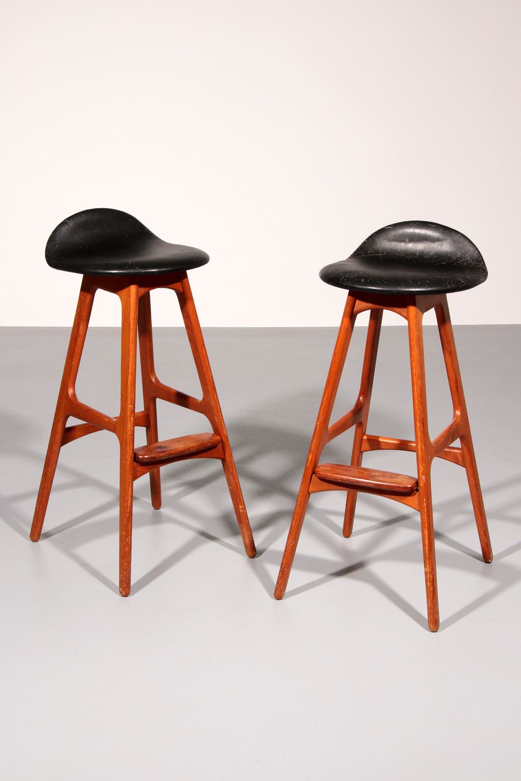 Design Bar Stools In Wood And Black Leather By Erik Buch 1960 photo for sale