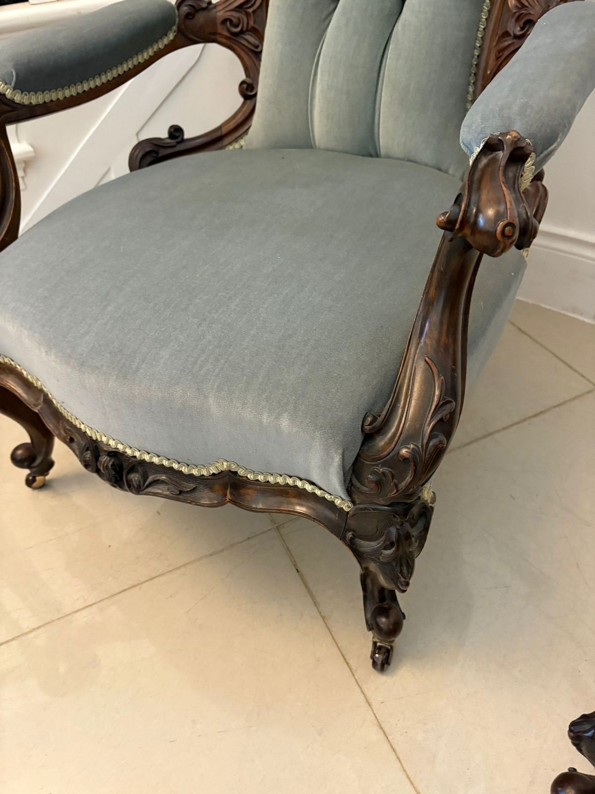 3250.0 Outstanding Quality Pair Of Antique 19th Century Carved Walnut Ladies And Gentlemen’s Chairs photo