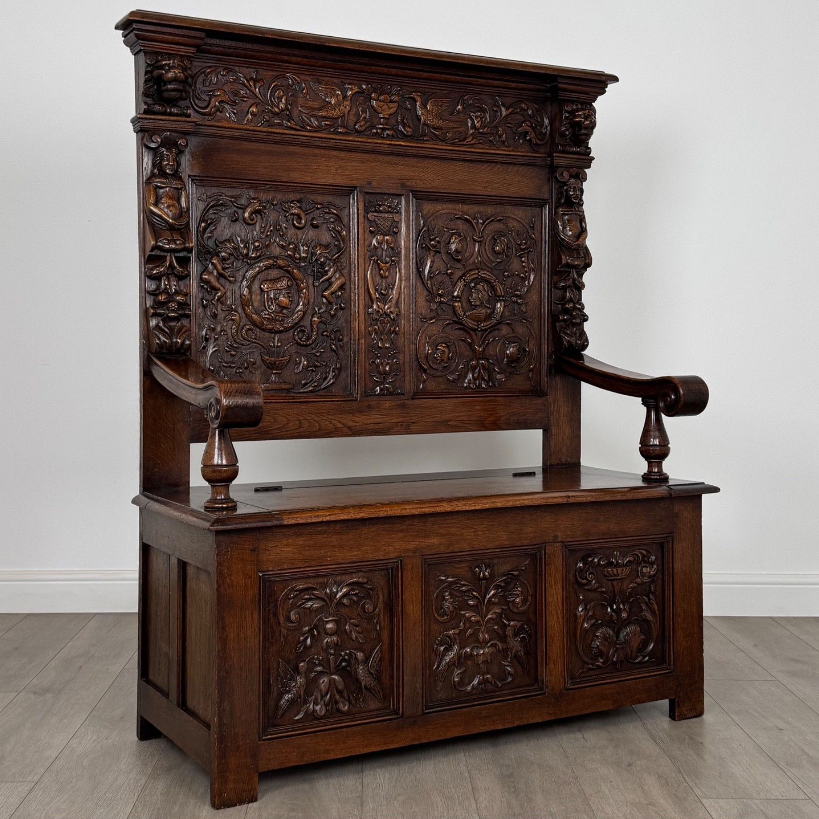 photo furniture Antique 19th Century Finest Quality Carved Oak Settle