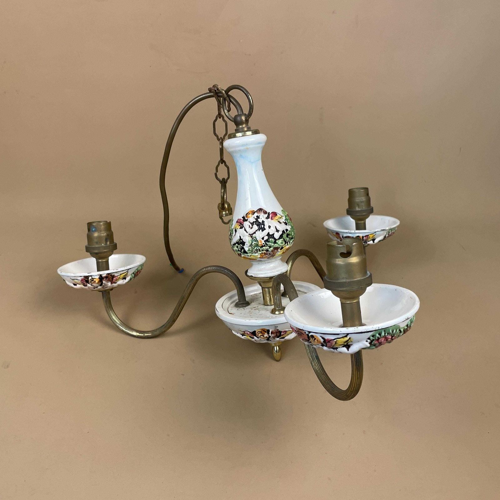 Antique Ceiling Capodimonte Italy Light Gold Brass Metal Chandelier Vintage Classic Pendent Hanging Chain 3 Arms Cherub Patterned Hanging