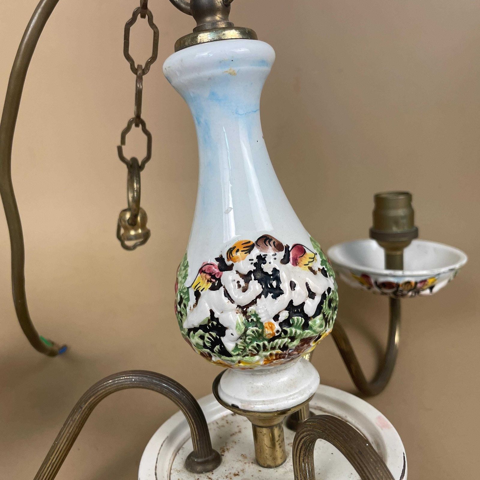 Antique Ceiling Capodimonte Italy Light Gold Brass Metal Chandelier Vintage Classic Pendent Hanging Chain 3 Arms Cherub Patterned Hanging photo furniture