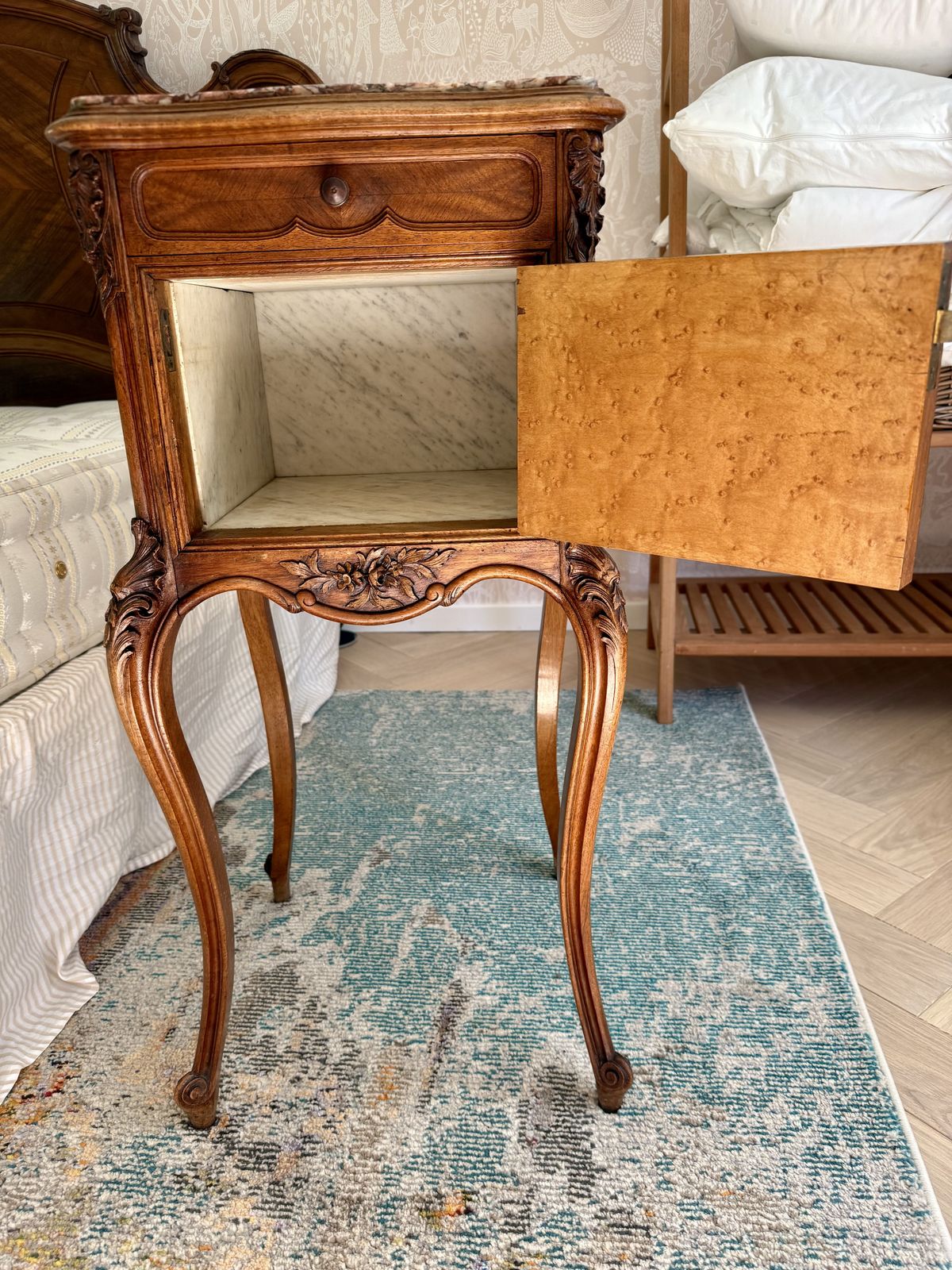 photo vintage Louis XV Style Bed And Bedside Tables Walnut C1895