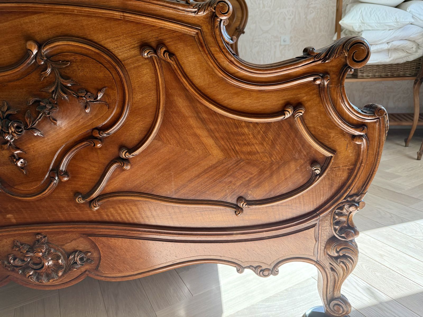 photo vinterior Louis XV Style Bed And Bedside Tables Walnut C1895