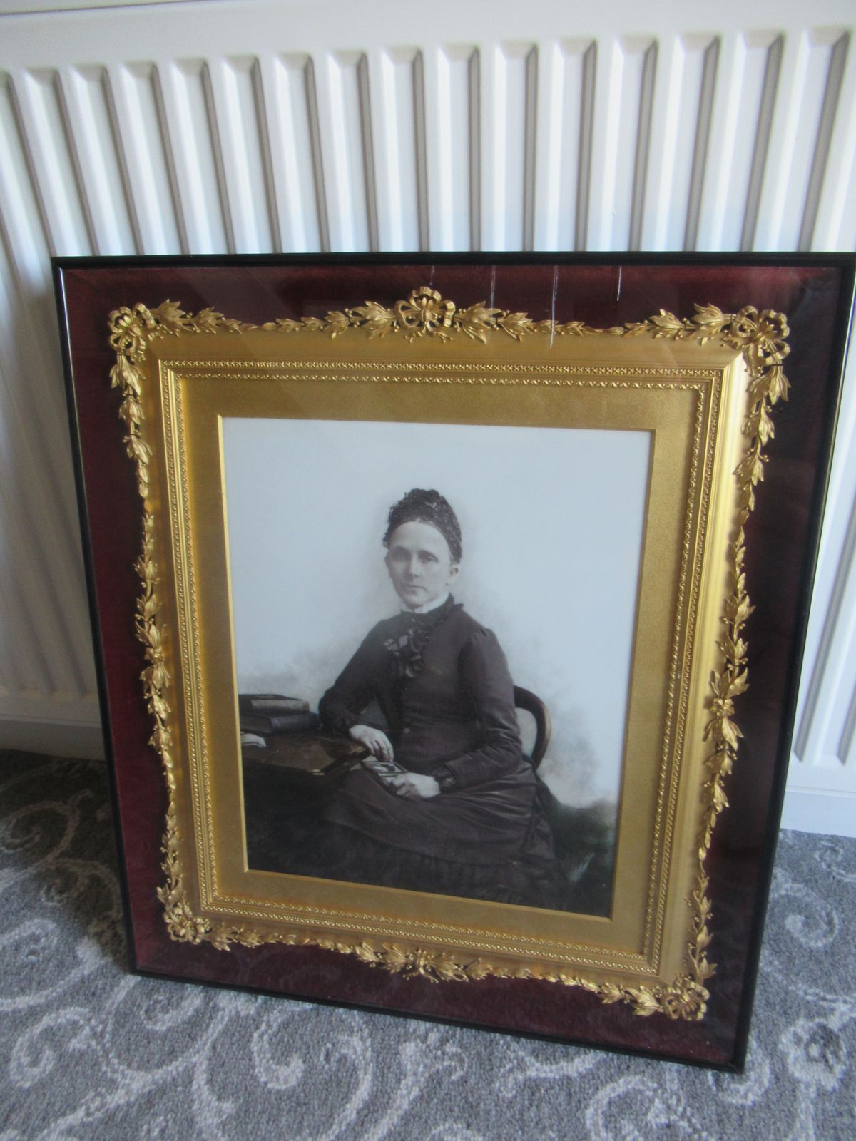 Victorian   1890  Picture Of A Lady  In A Ebonised And Gilt Frame