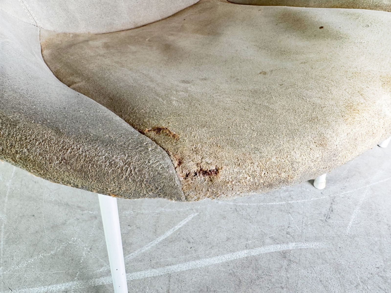 photo furniture Set Of 2 Original Midcentury Armchairs Lusch & Co Baloon Chair Suede