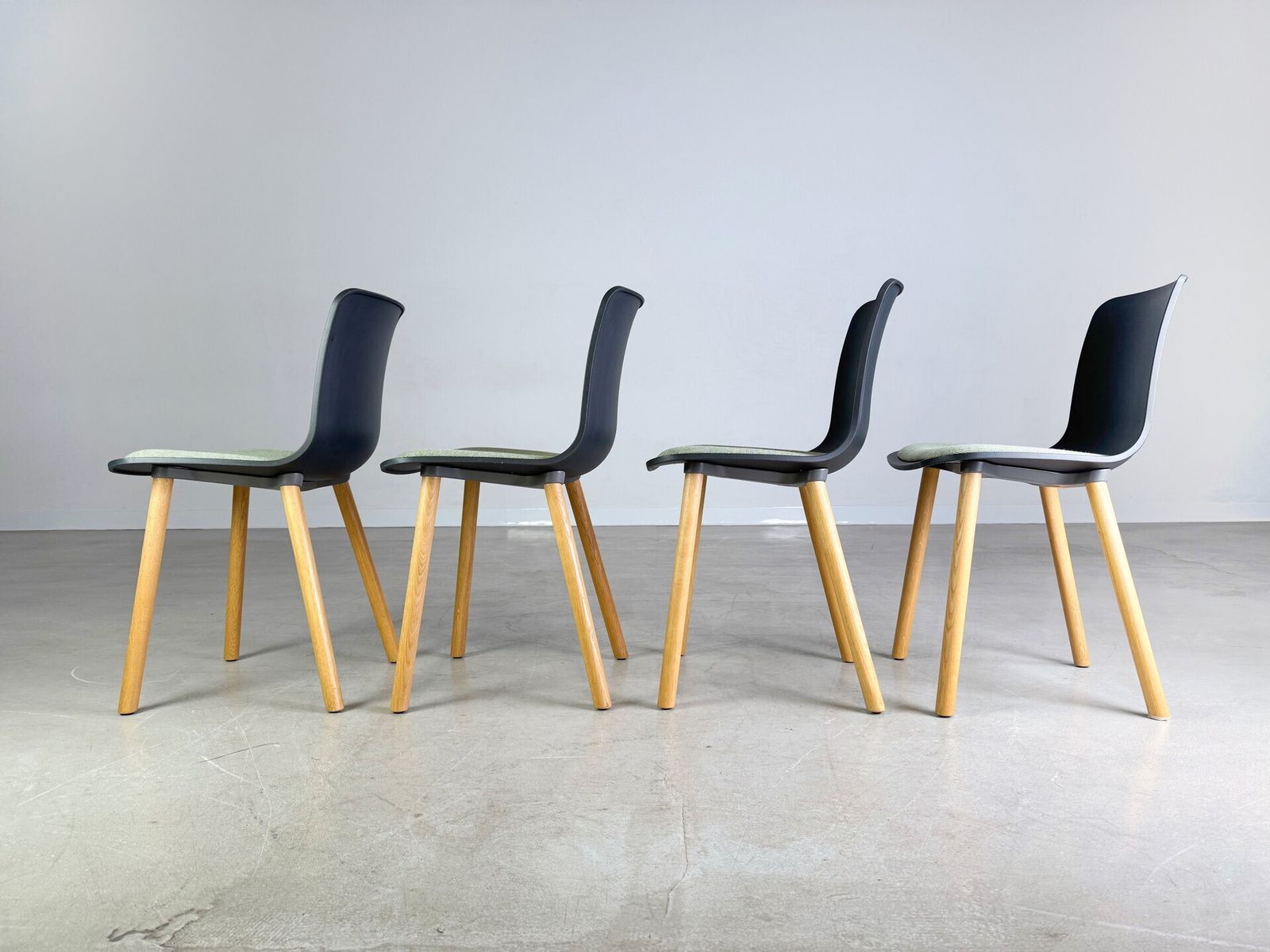 Set Of 4 Vitra Chairs Hal Wood With Seat Cushion Jasper Morrison Design photo 890.0
