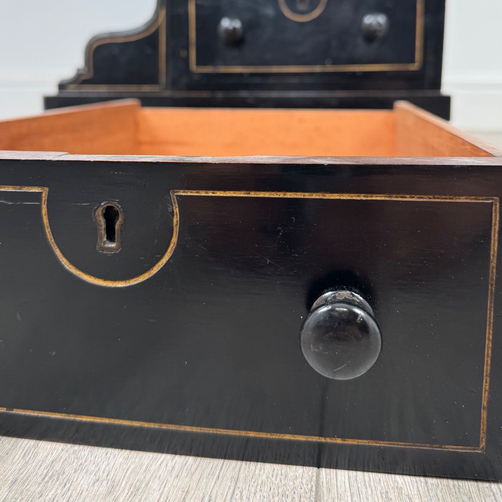 photo vinterior Antique 19th Century Ebonised Davenport Desk