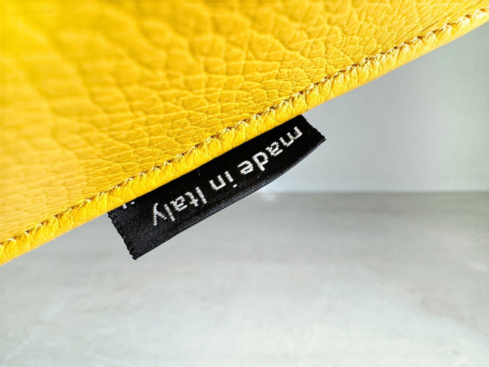 photo furniture Original Moroso Armchair Leather Yellow Patricia Urquiola Swivel
