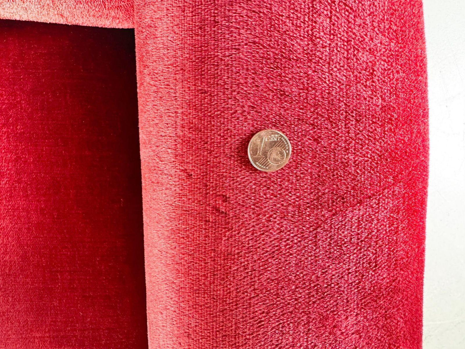 photo vintage Set Of 2 Mid   Century Vintage Armchairs Red Velvet Retro