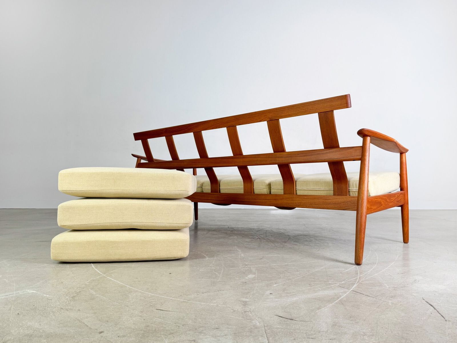 photo furniture Original Arne Vodder Sofa Midcentury France & Søn Daverkosen Couch