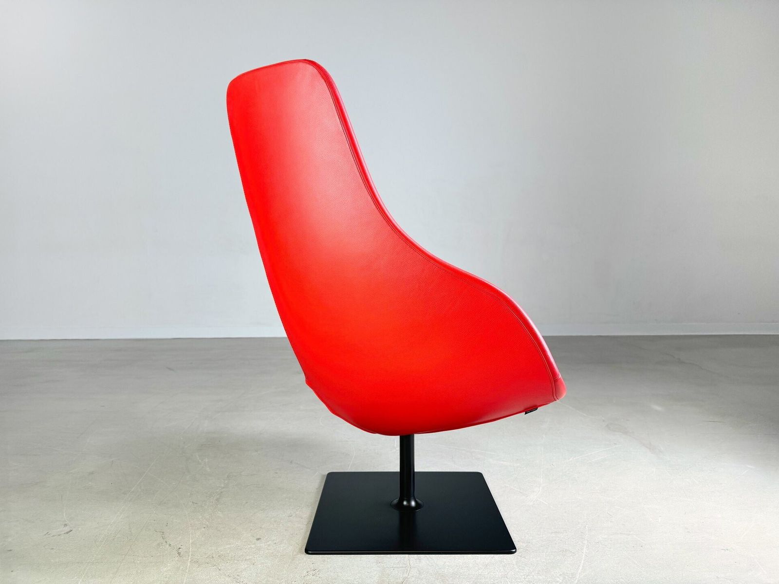 Moroso Fauteuil Leer Rood Patricia Urquiola Draaibaar II