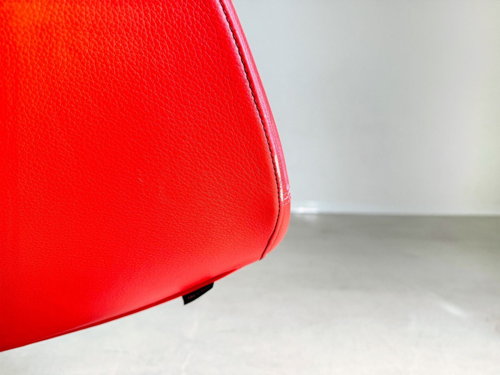 Moroso fauteuil in rood leer, Patricia Urquiola, draaibaar photo Meubels