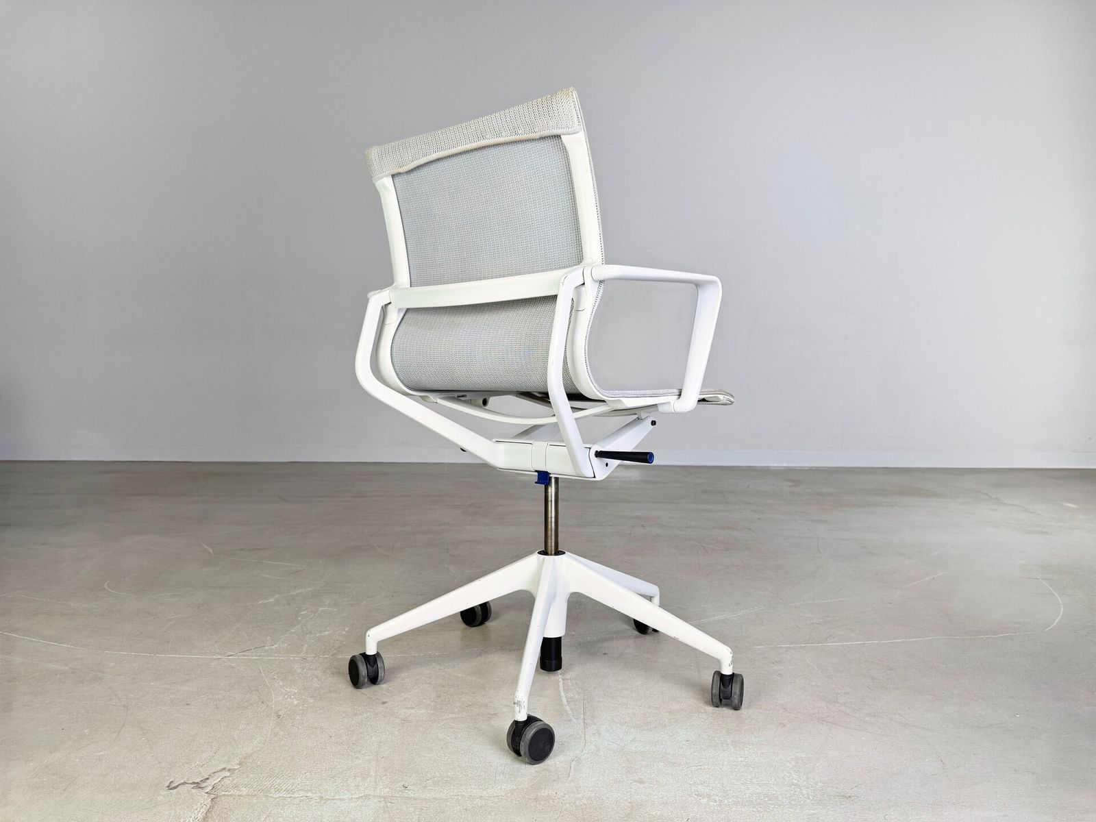 photo furniture Original Vitra Physix Office Chair Trioknit Gray Grey Armchair