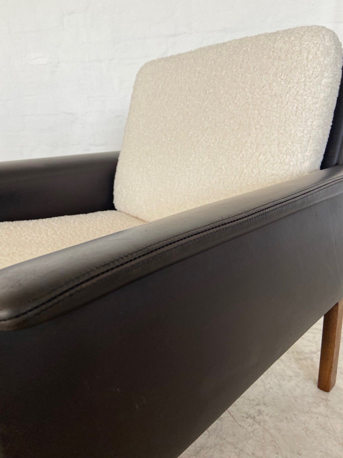 photo vinterior 1960,S Retro Hans Olsen Rosewood And Leather Lounge Chair