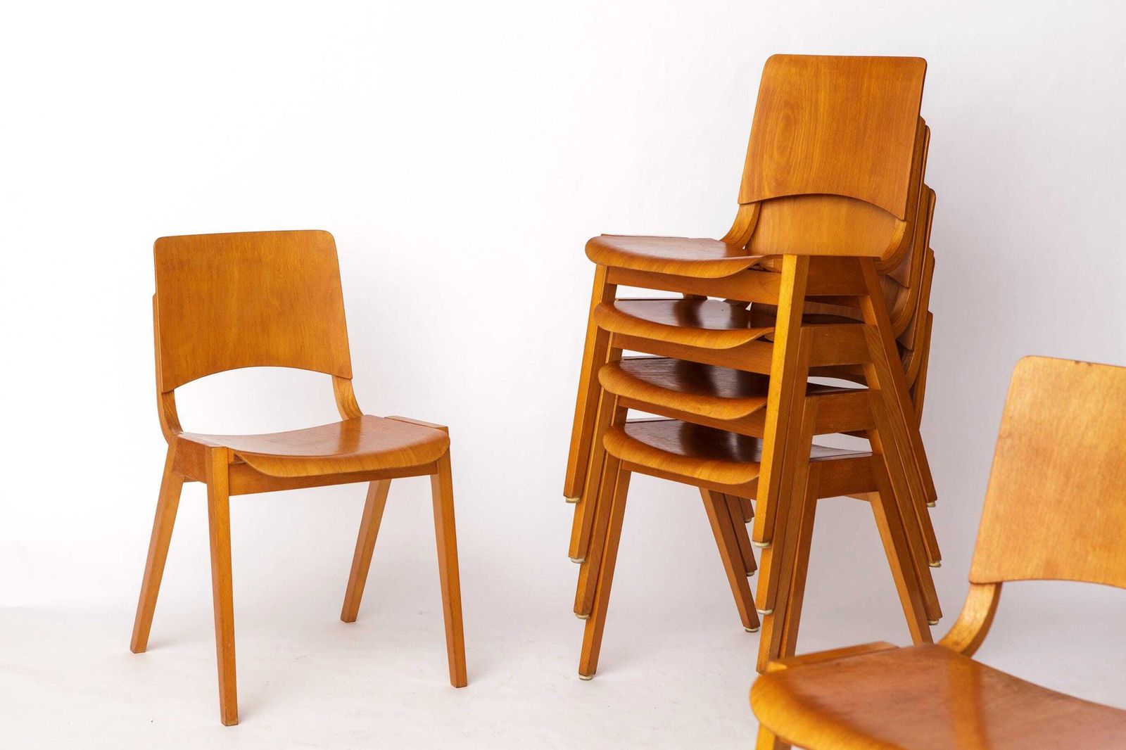 Set Of 6 Wilkhahn Stackable Chairs – Beech Wood – Germany 1970s – Vintage Seating