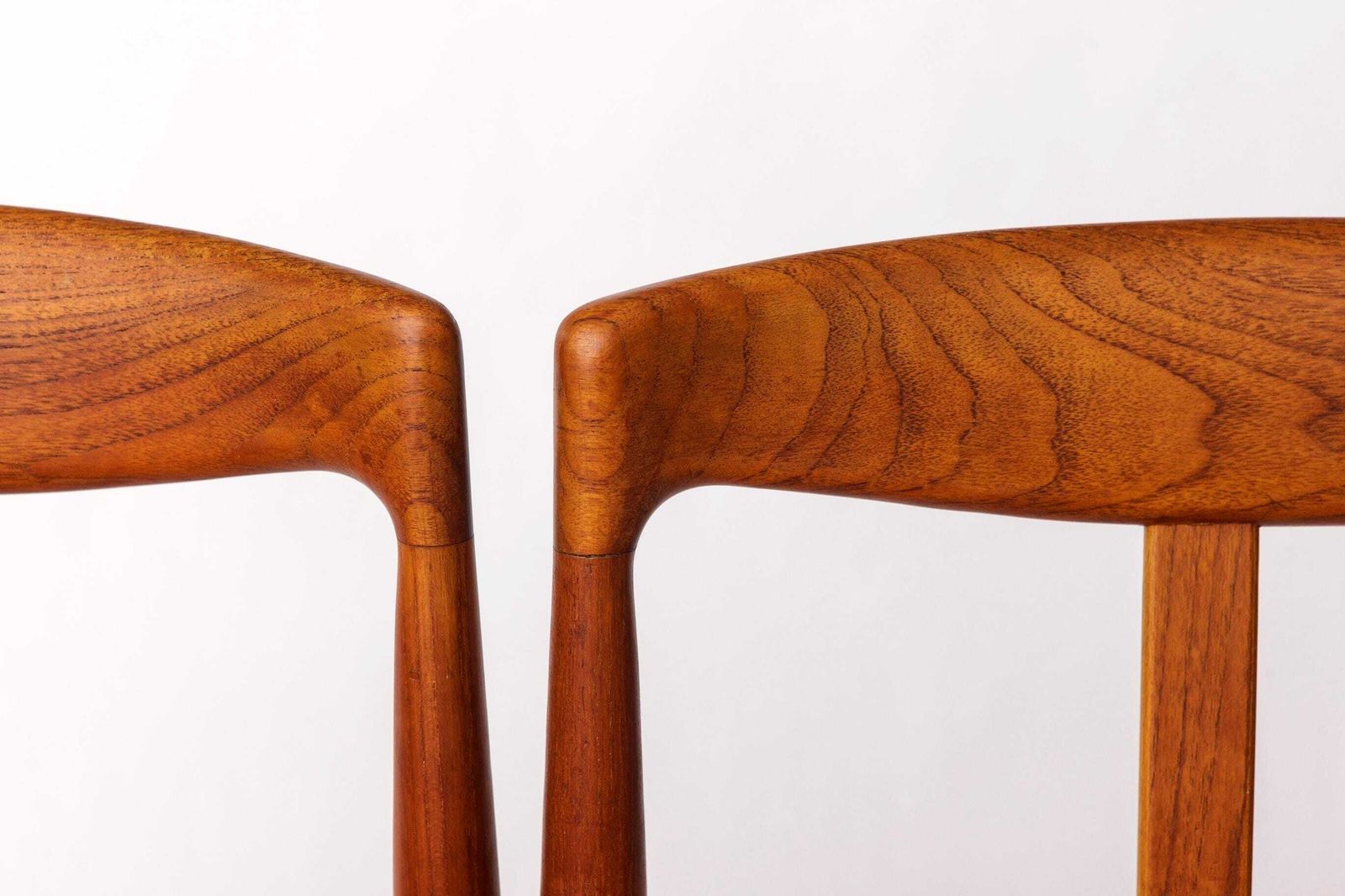 Pair Of Bramin Teak Dining Chairs – Denmark 1960s – Pink Upholstery – Mid Century Modern photo vinterior