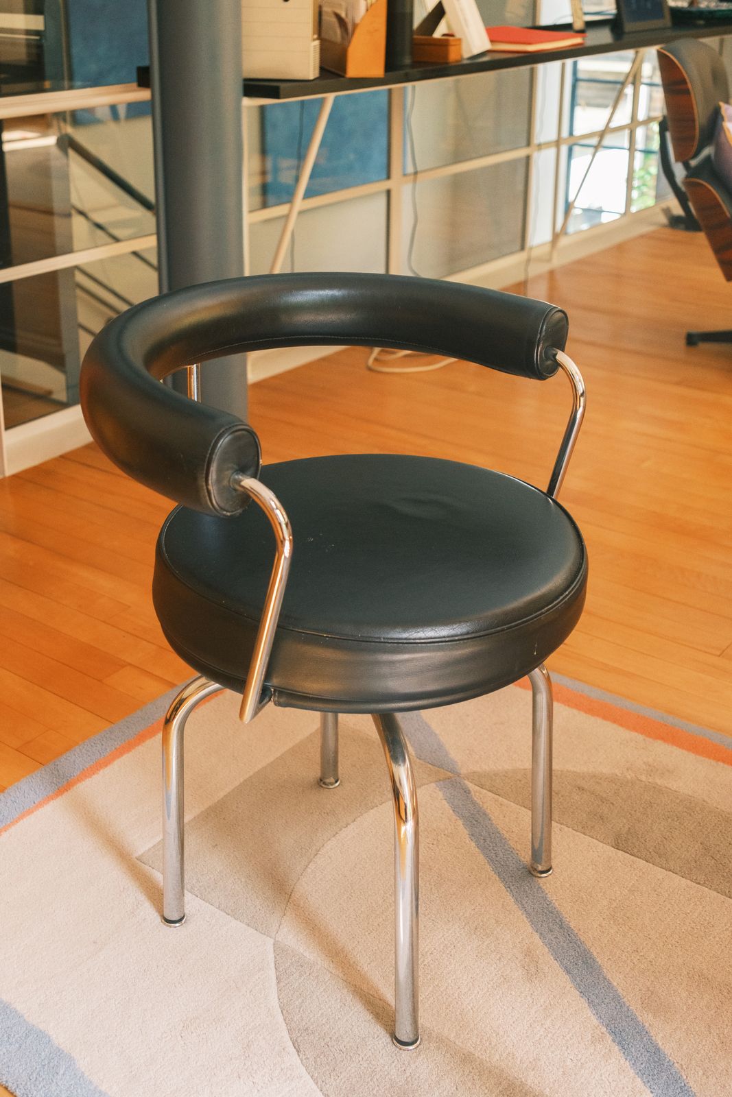 Swivel Chair Lc7 By Le Corbusier, Perriand And Jeanneret For Cassina, 1970s photo for sale