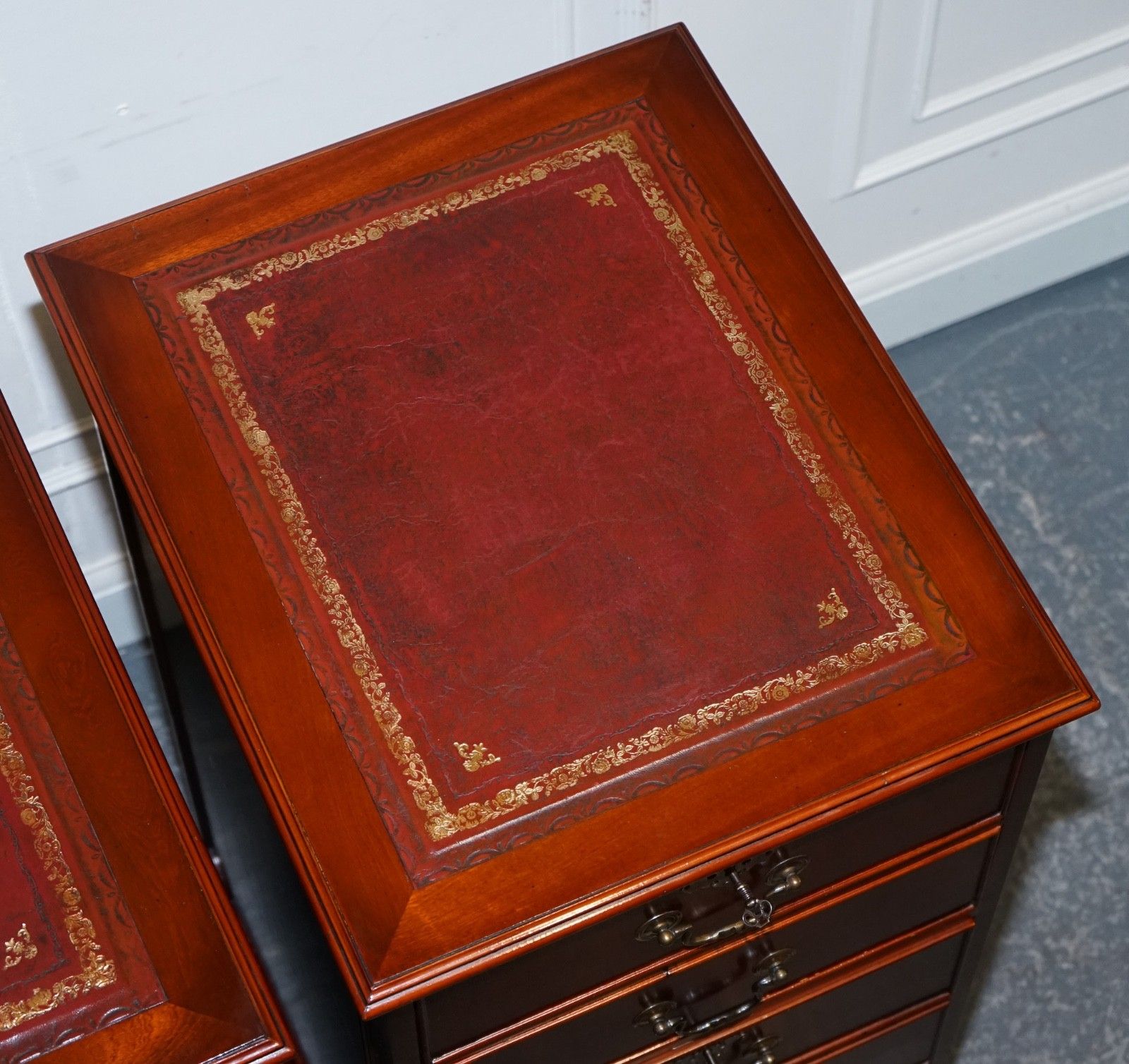 photo vinterior Pair Of Filling Cabinets Burgundy Leather Gold Embossed Top 3 Spacious Drawers