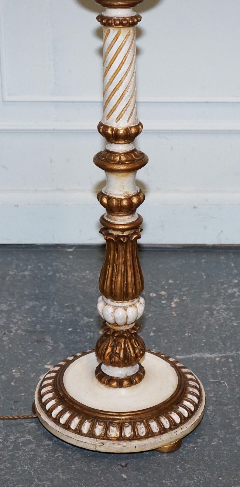 Italian Florentine Style Carved & Hand Painted White & Gilt Standard Floor Lamp photo 1140.0