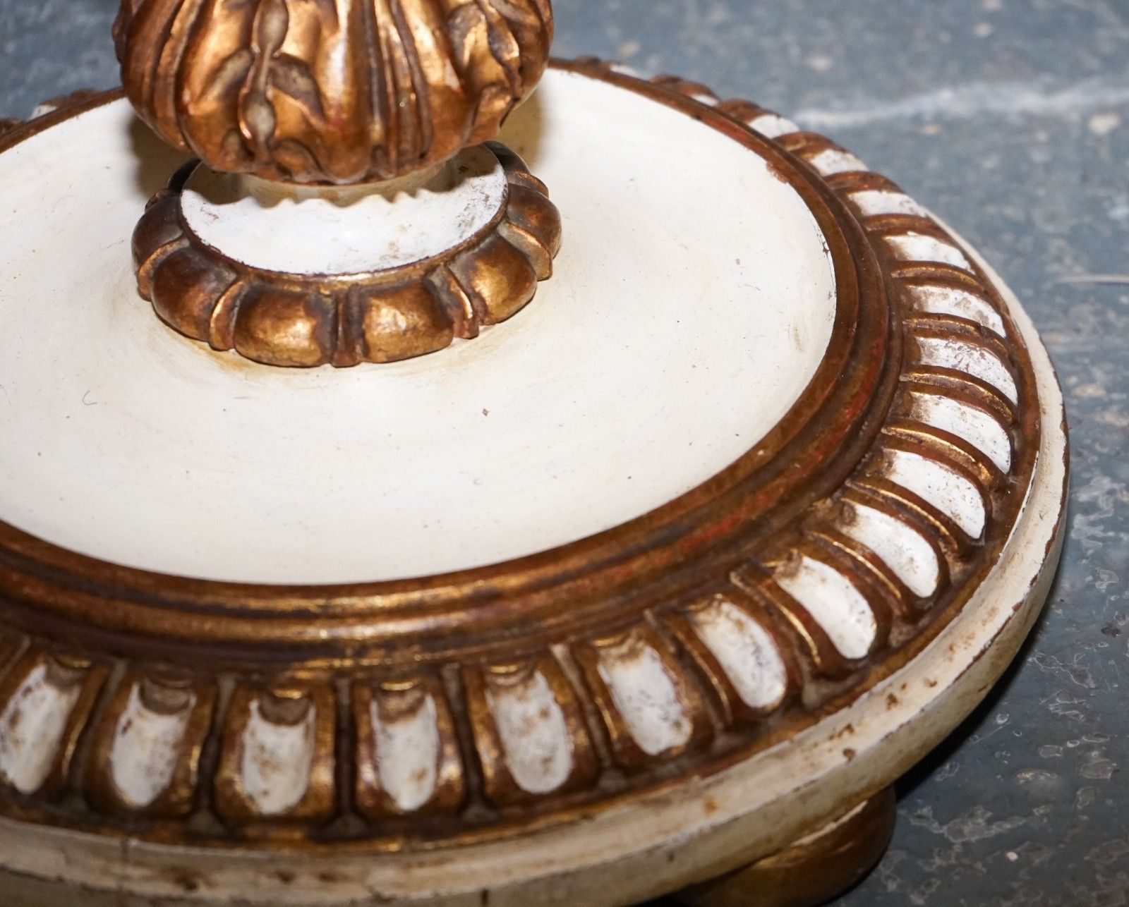 1140.0 Italian Florentine Style Carved & Hand Painted White & Gilt Standard Floor Lamp photo