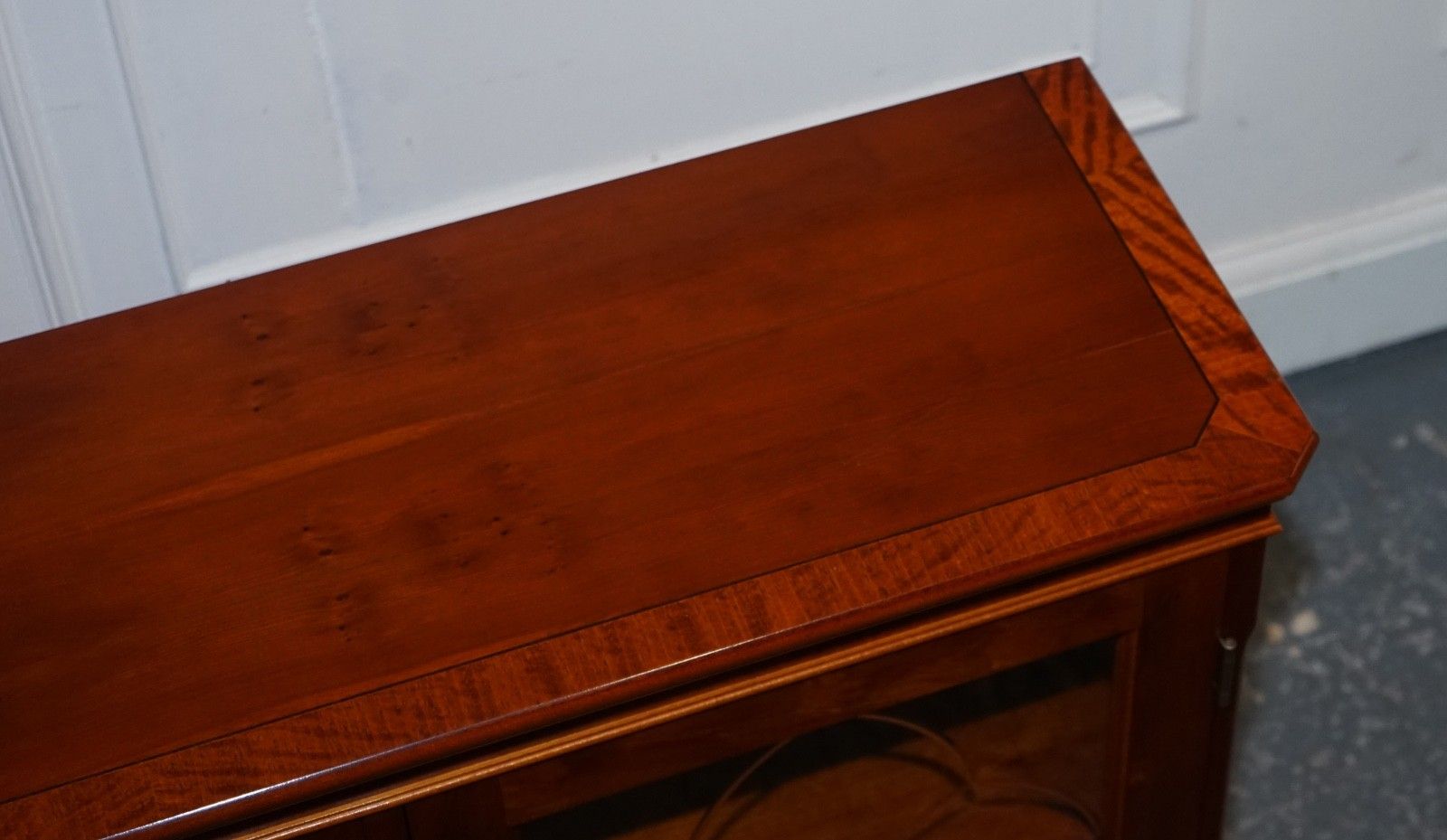photo vintage Vintage Yew Wood Glazed Bookcase Sideboard Triple Door Display Cabinet