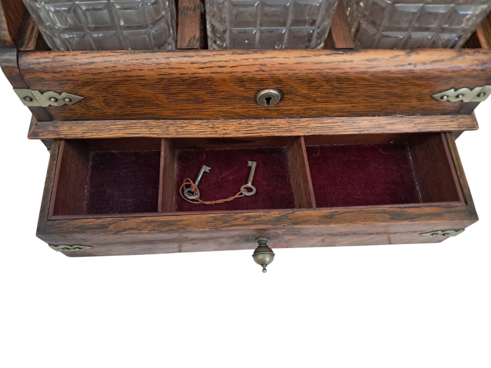 photo vintage Antique Locking Tantalus + Three Decanters Oak & Brass Victorian Decanter Caddy