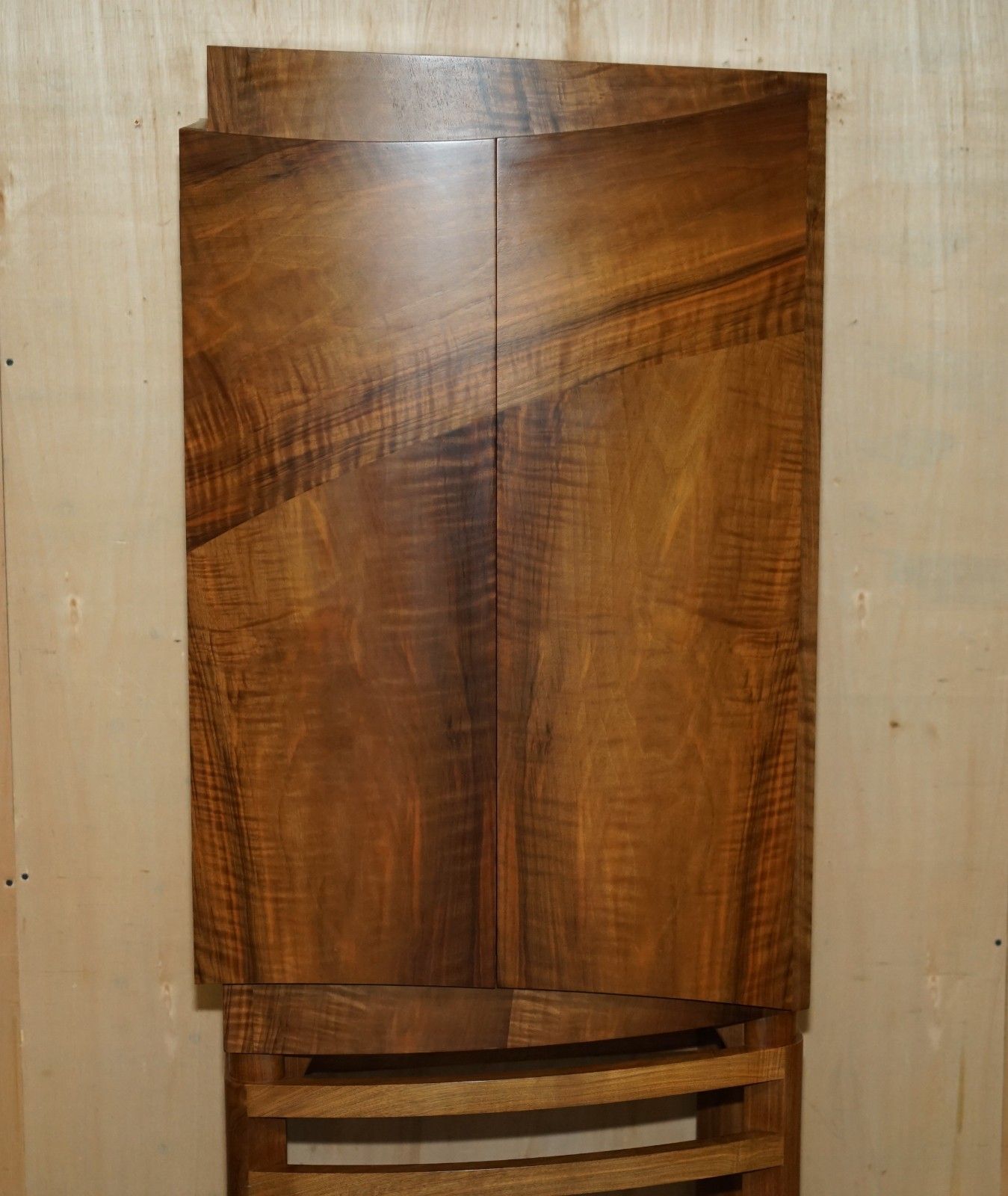 Rrp £6,350 English Walnut Derek Elliott Glass Shelved Display Or Drinks Cabinet photo Furniture
