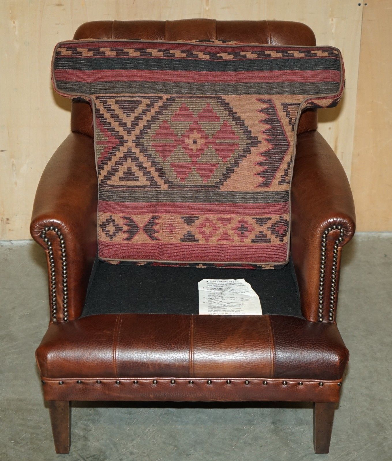 photo vintage Lovely Brown Leather Chesterfield Tufted Kilim Upholstered Library Armchair