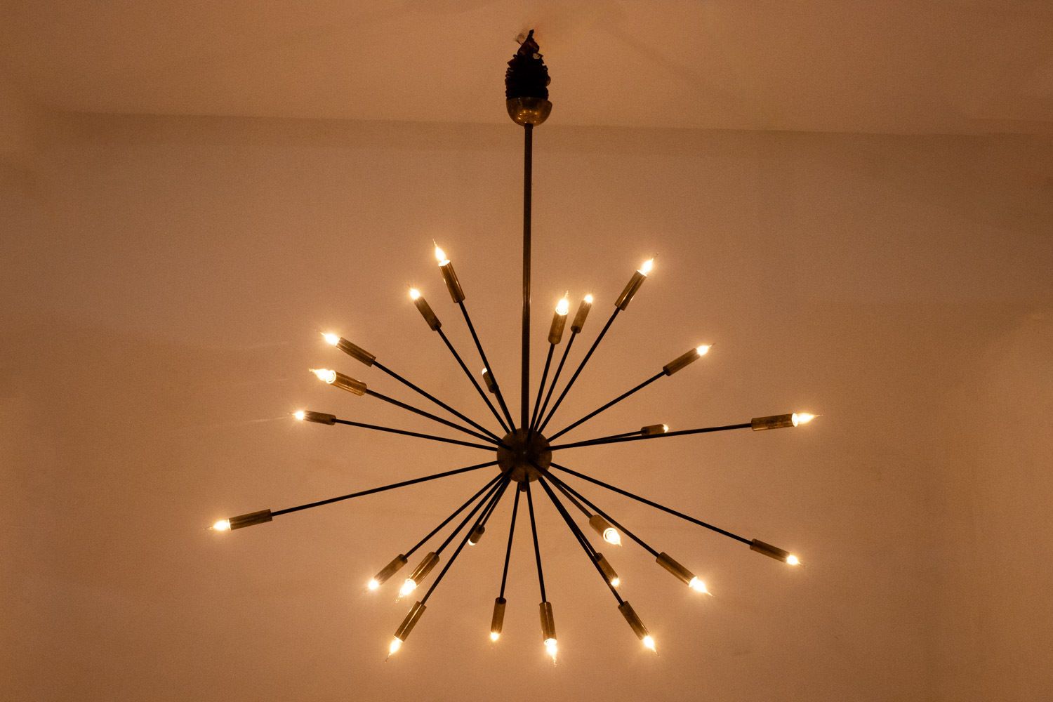 Sputnik Shaped Chandelier In Patinated Gold Plated Brass And Black Lacquer. Contemporary. photo vinterior