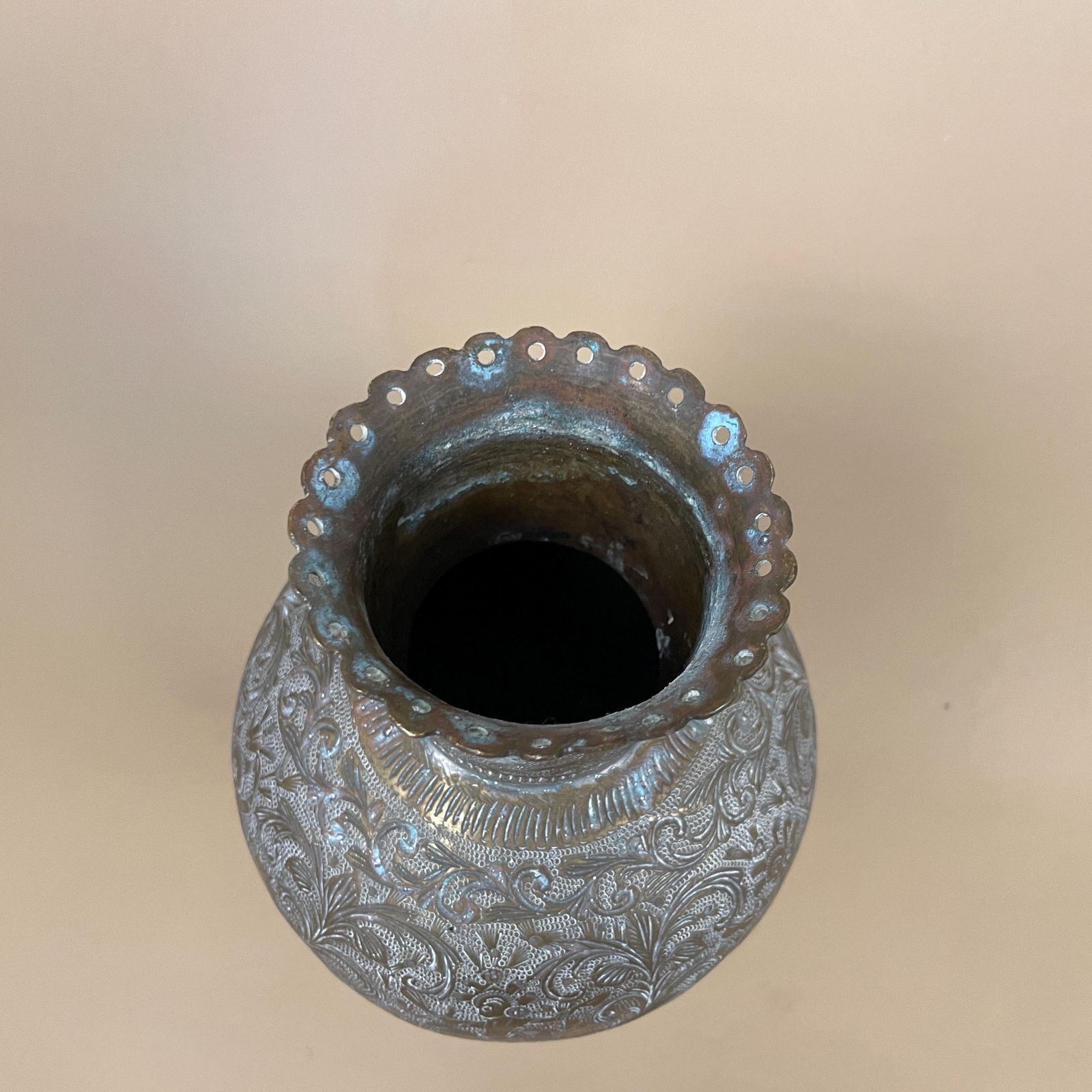 Antique Metal Gold Indian Patterned Brass Plant Pot Vase Jug Planter Jardiniere Handmade Engraved Etched Intricate Vintage Decorative Asian photo vinterior