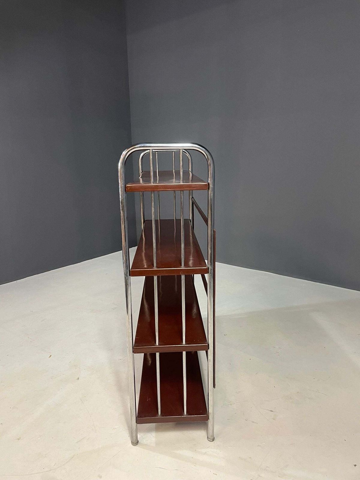 Bauhaus Chrome étagère In Bent Steel And Sheet Metal, Europe 1930s photo vintage