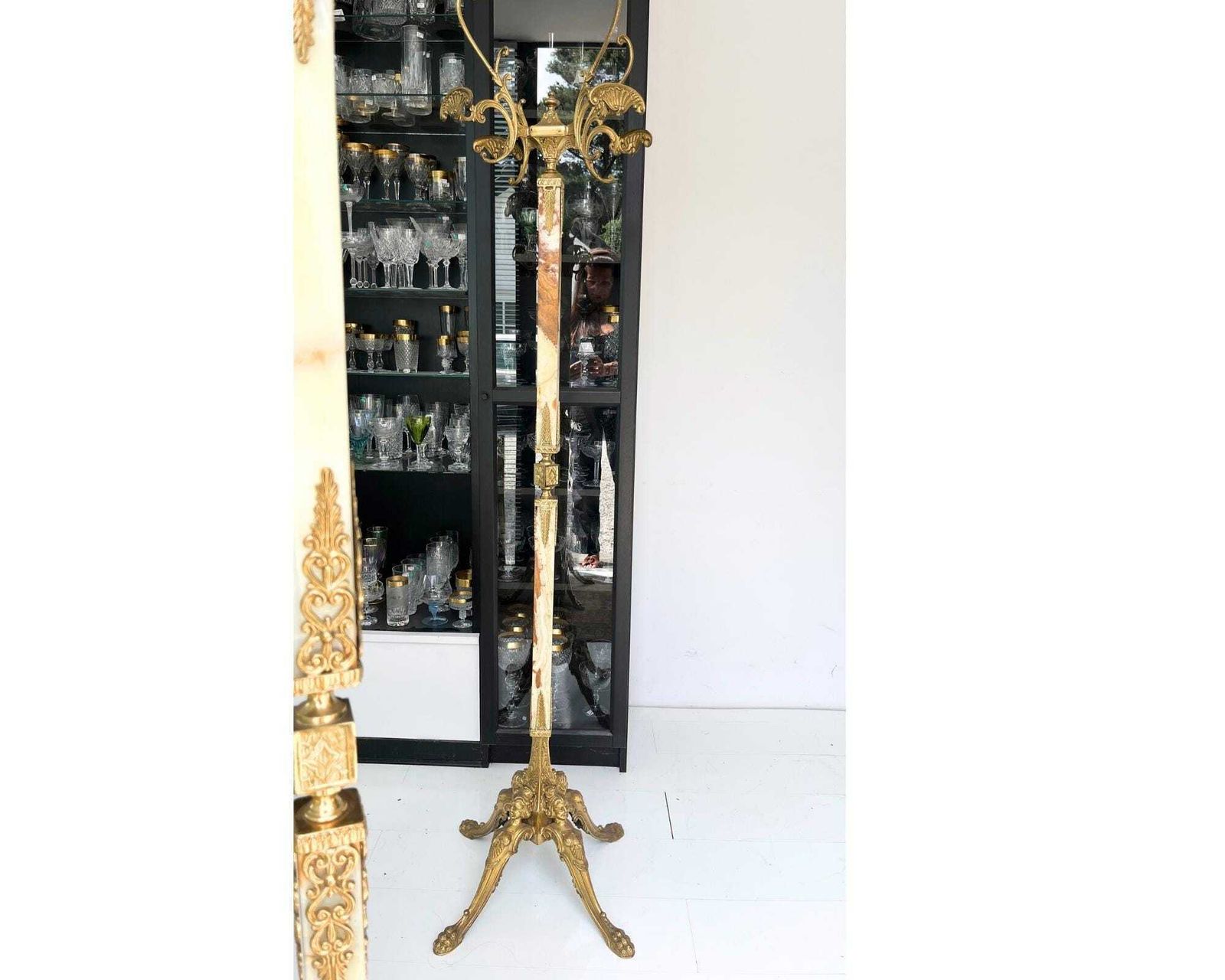 Antieke Kapstok | Versierd Messing & Marmer photo furniture
