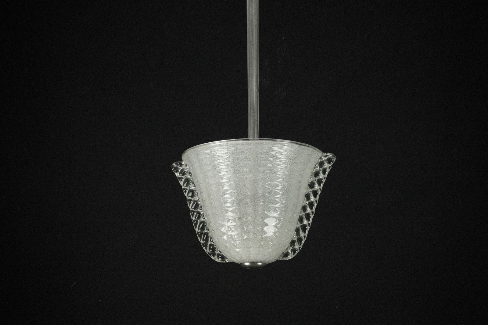 photo vinterior Rare Art Deco Ercole Barovier Chandelier In Pulegoso Murano Glass. Italy 1940s