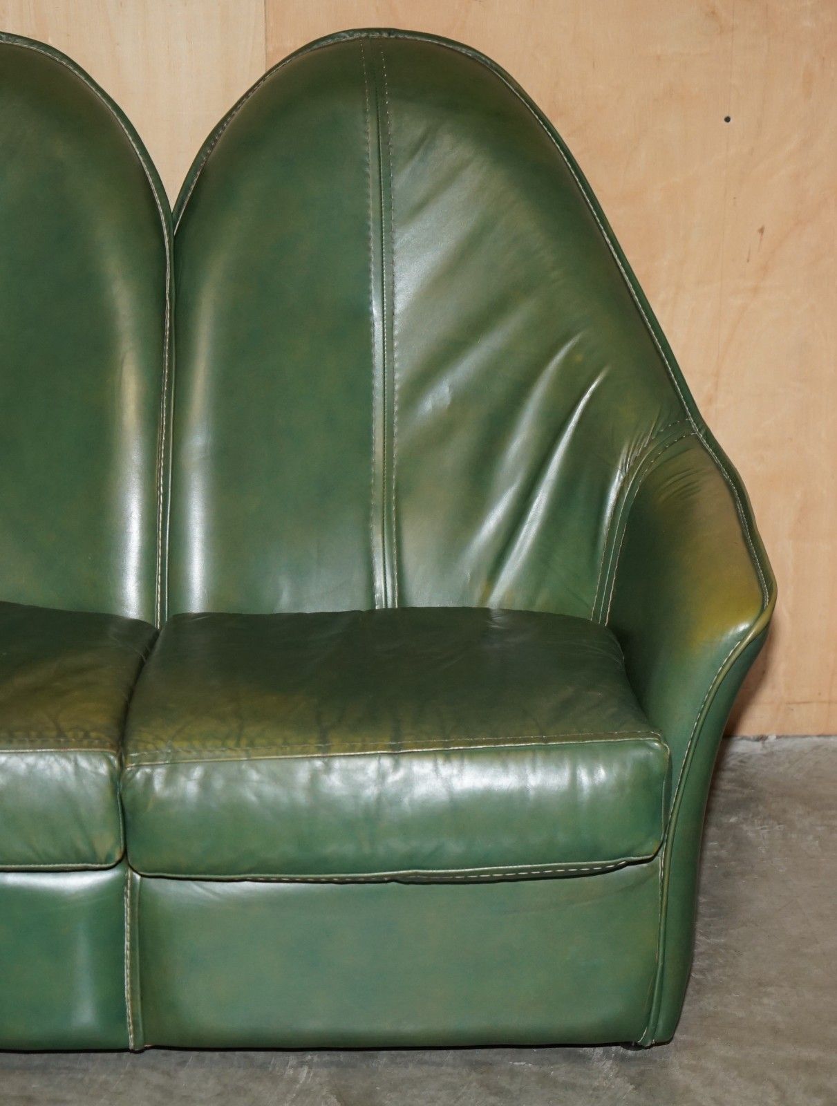 photo vintage Vintage Circa 1970's Green Leather Sculptural Sofa Armchair Footstool Suite