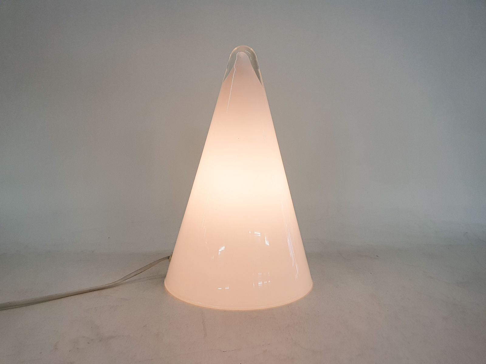 Melkglazen Piramide Tafellamp "Teepee" Van Sce France photo Verlichting