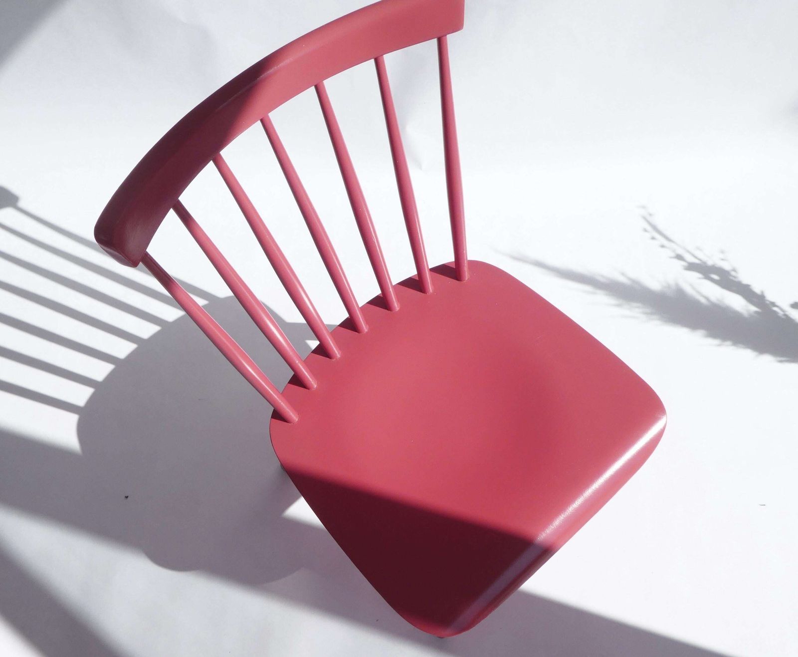 Mid Century Pink Wooden Chair Made In Czechoslovakia, Vintage Spindle Seat, Colourful Chair photo vintage