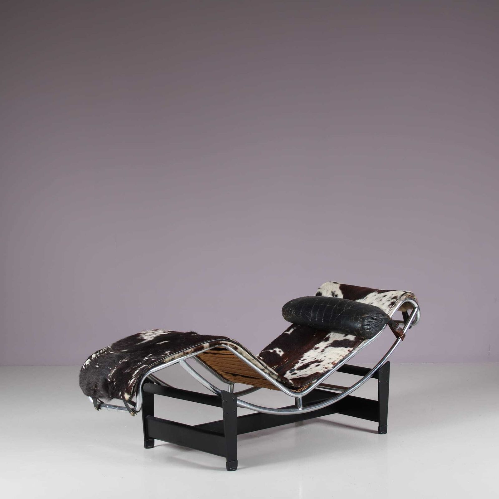 1930s Early “Lc4” Chaise Longue By Le Corbusier, Pierre Jeanneret, And Charlotte Perriand, France photo vinterior