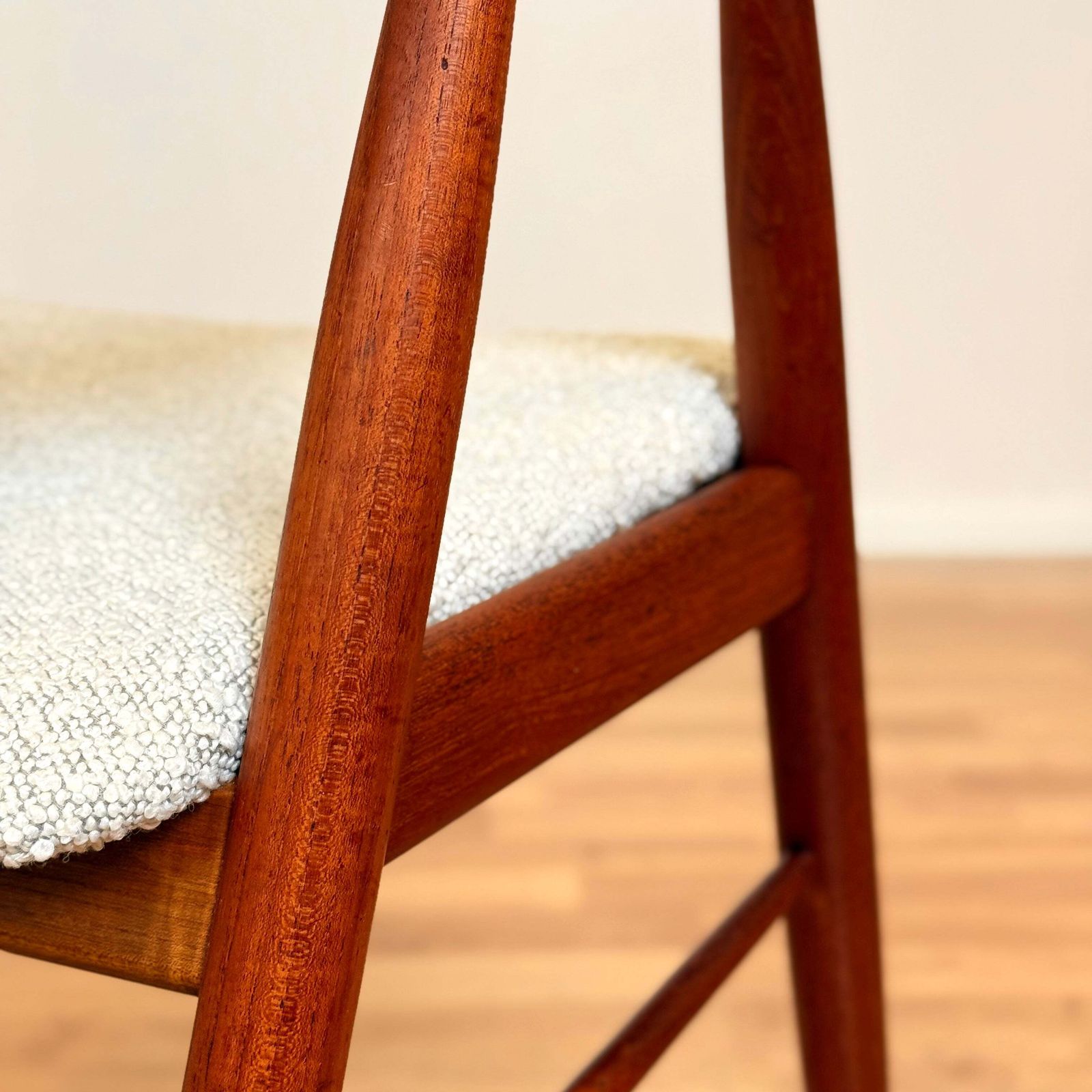 Set Of 4 Chairs In Teak, By Ejner Larsen & Aksel Bender Madsen, 1950s 60s, Denmark photo vinterior