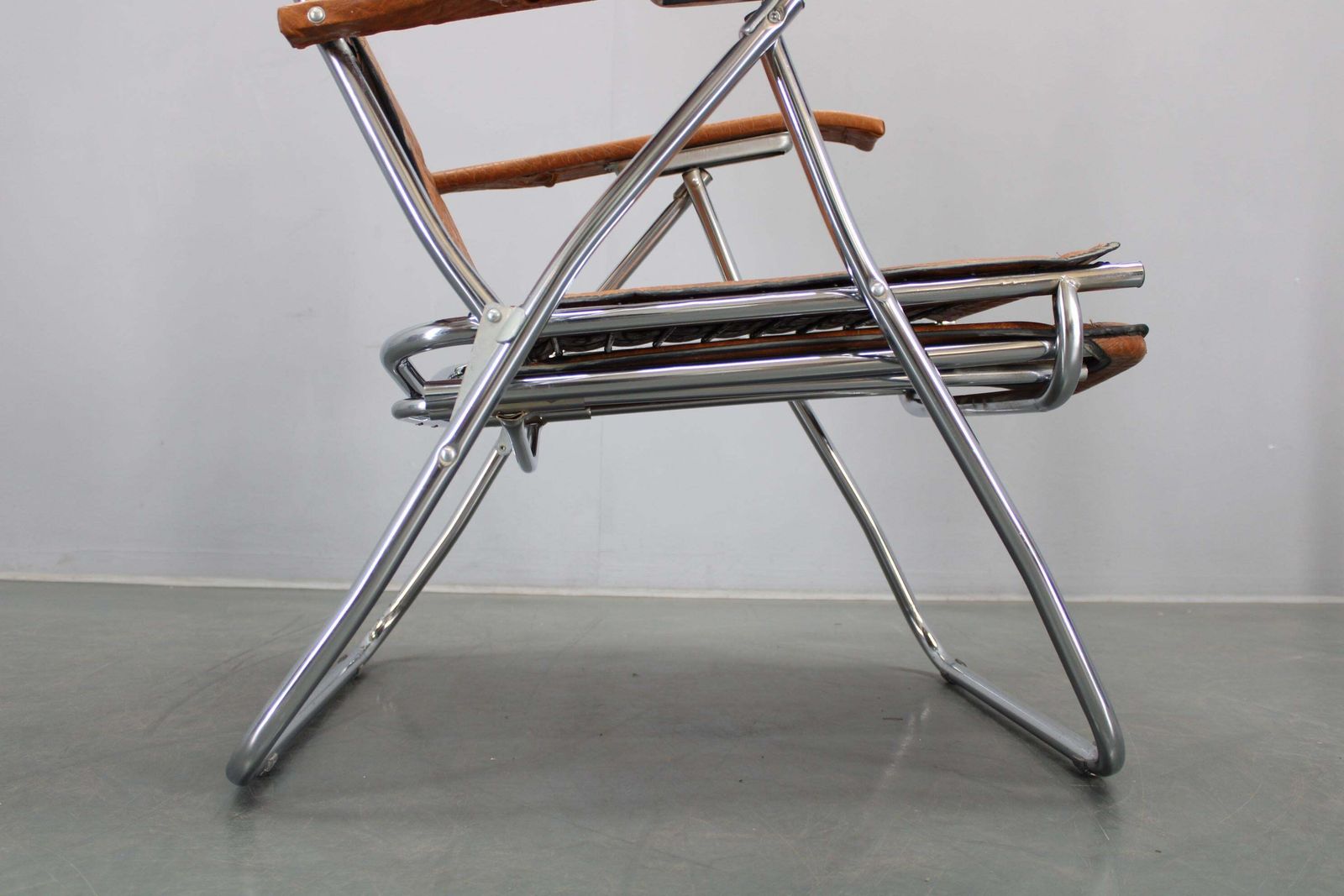 photo vinterior 1970s Italian Folding Lounge Chair With Leatherette Upholster
