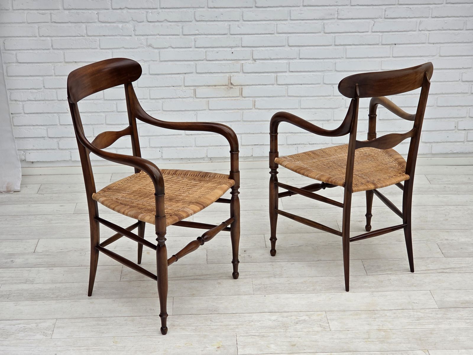 1970s, Italian Design By Fratelli Levaggi, 2 Armchairs, Model "Campanino", Cherry Wood. photo vinterior