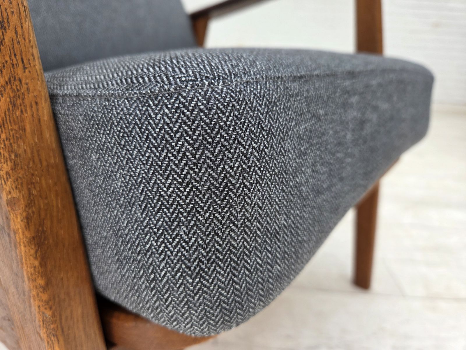 photo vinterior 1970s, Pair Of Danish Armchairs, Reupholstered, Furniture Wool, Teak And Oak Wood.